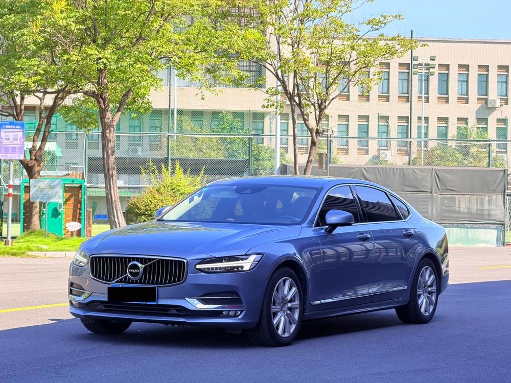 Volvo S90 2020 — фото автомобиля 1