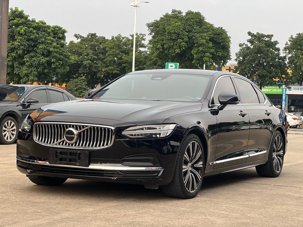 Volvo S90 2023 — фото автомобиля 1