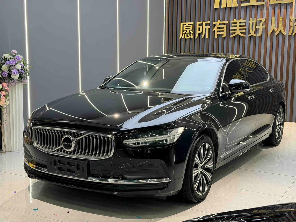 Volvo S90 2022 — фото автомобиля 1