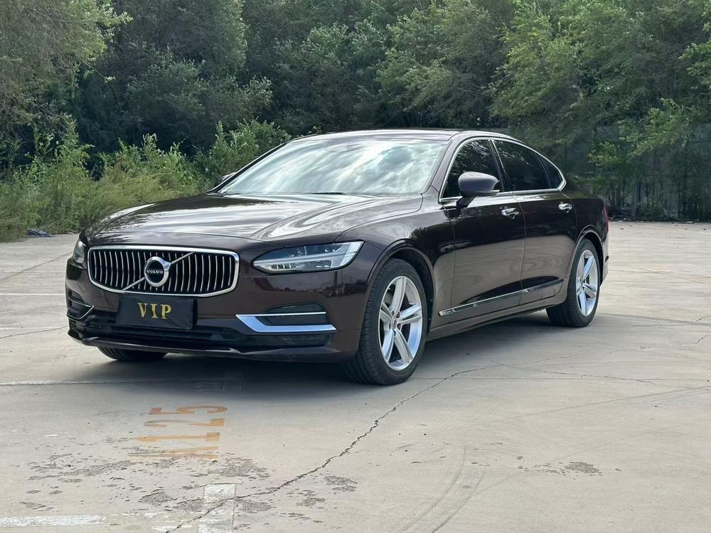 Volvo S90 2018 — фото автомобиля 1