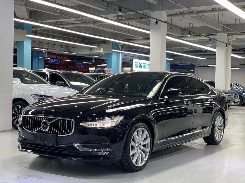 Volvo S90 2020 — фото автомобиля 1