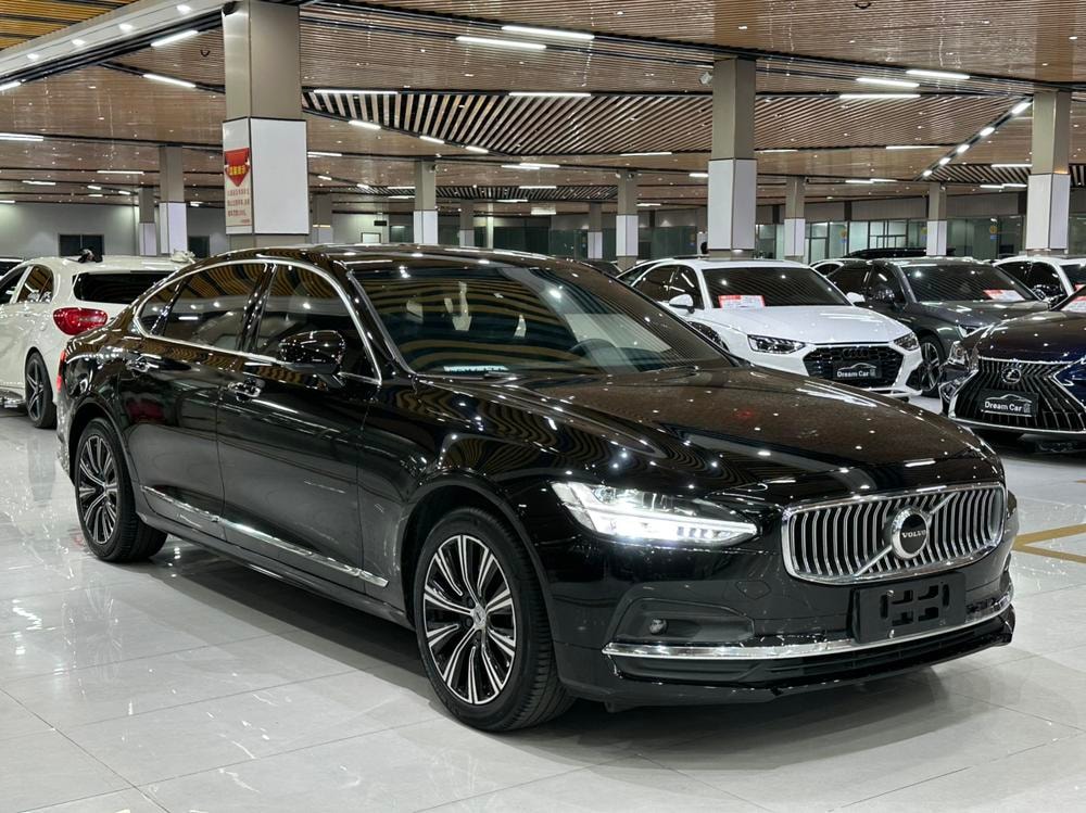 Volvo S90 2021 — фото автомобиля