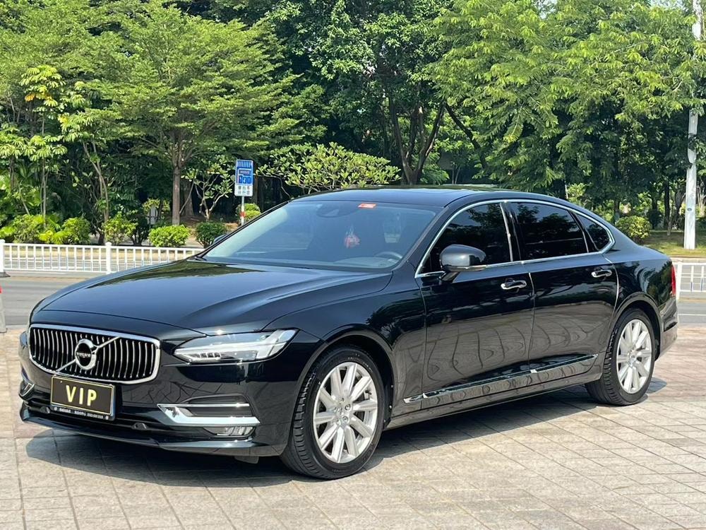 Volvo S90 2020 — фото автомобиля 1