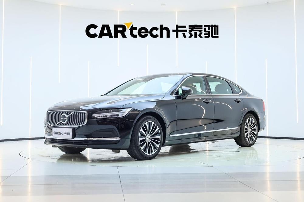 Volvo S90 2025 — фото автомобиля 1