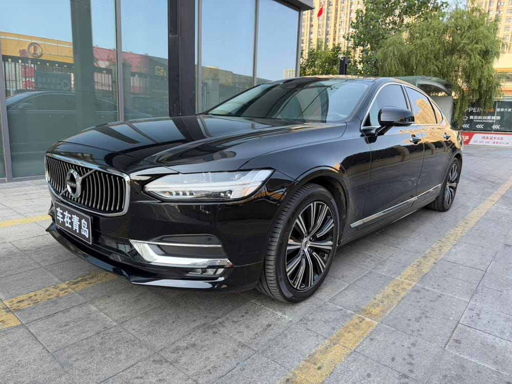 Volvo S90 2020 — фото автомобиля 1