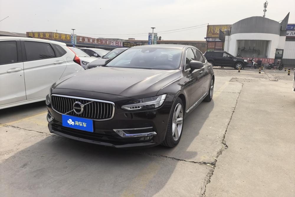 Volvo S90 2018 — фото автомобиля 1