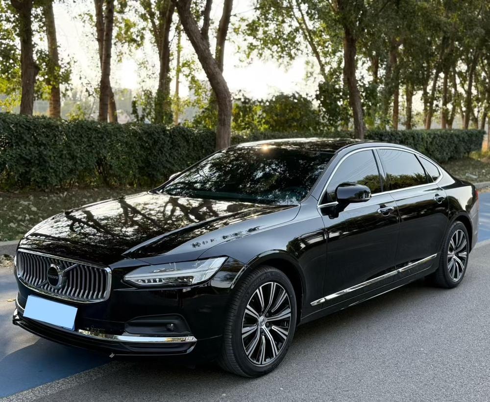 Volvo S90 2022 — фото автомобиля 1