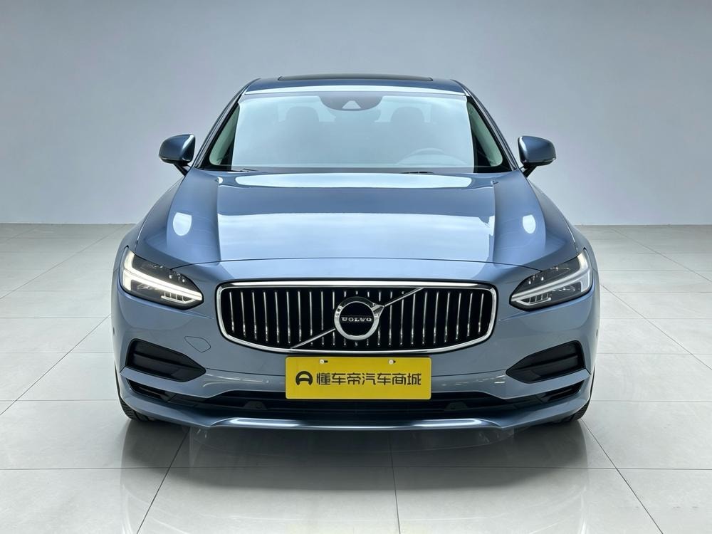 Volvo S90 2018 — фото автомобиля 1