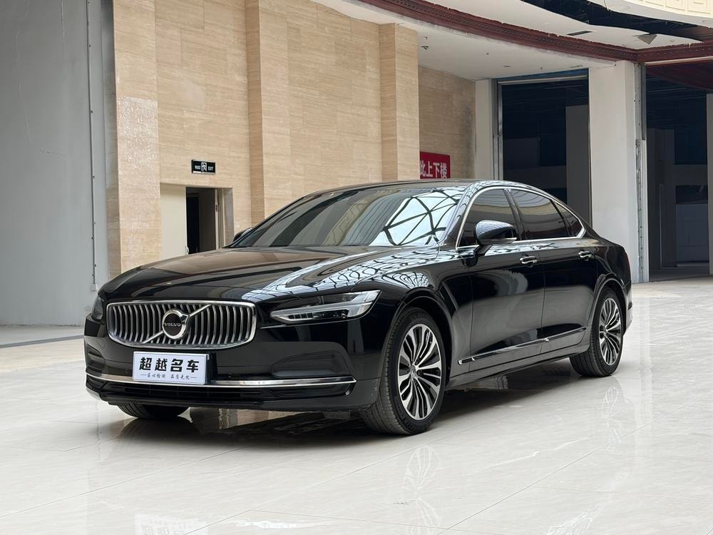 Volvo S90 2023 — фото автомобиля 1