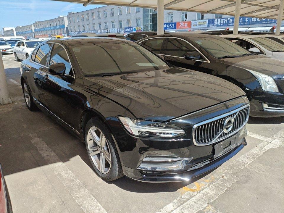 Volvo S90 2019 — фото автомобиля 1
