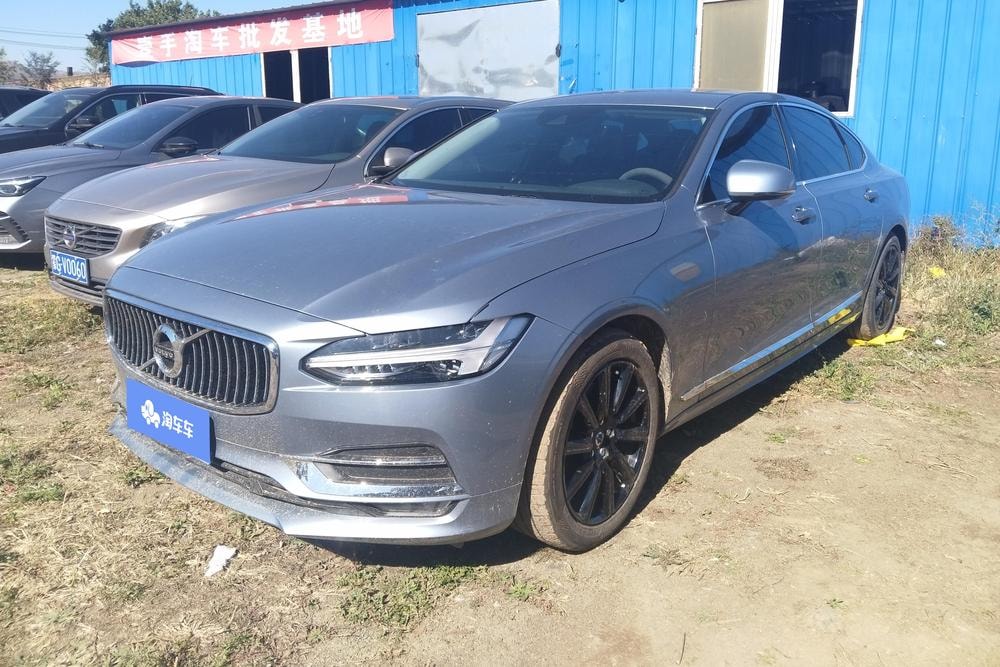 Volvo S90 2020 — фото автомобиля 1