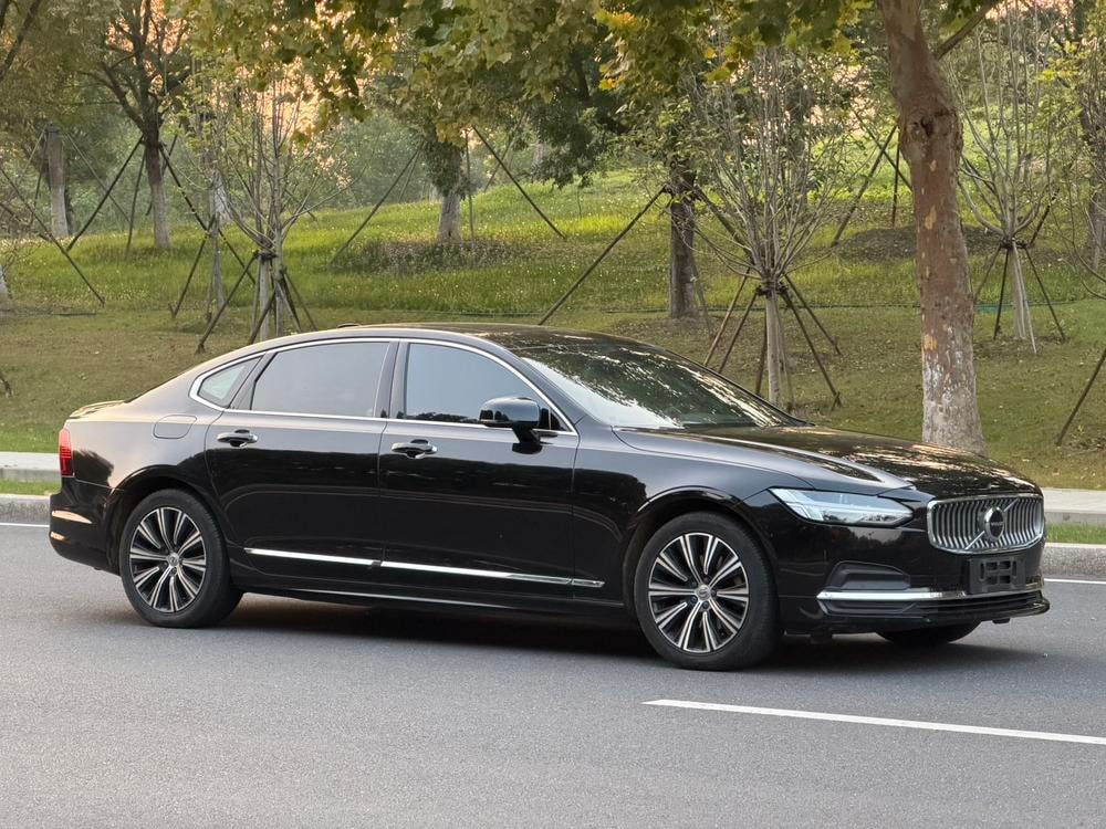 Volvo S90 2022 — фото автомобиля 1