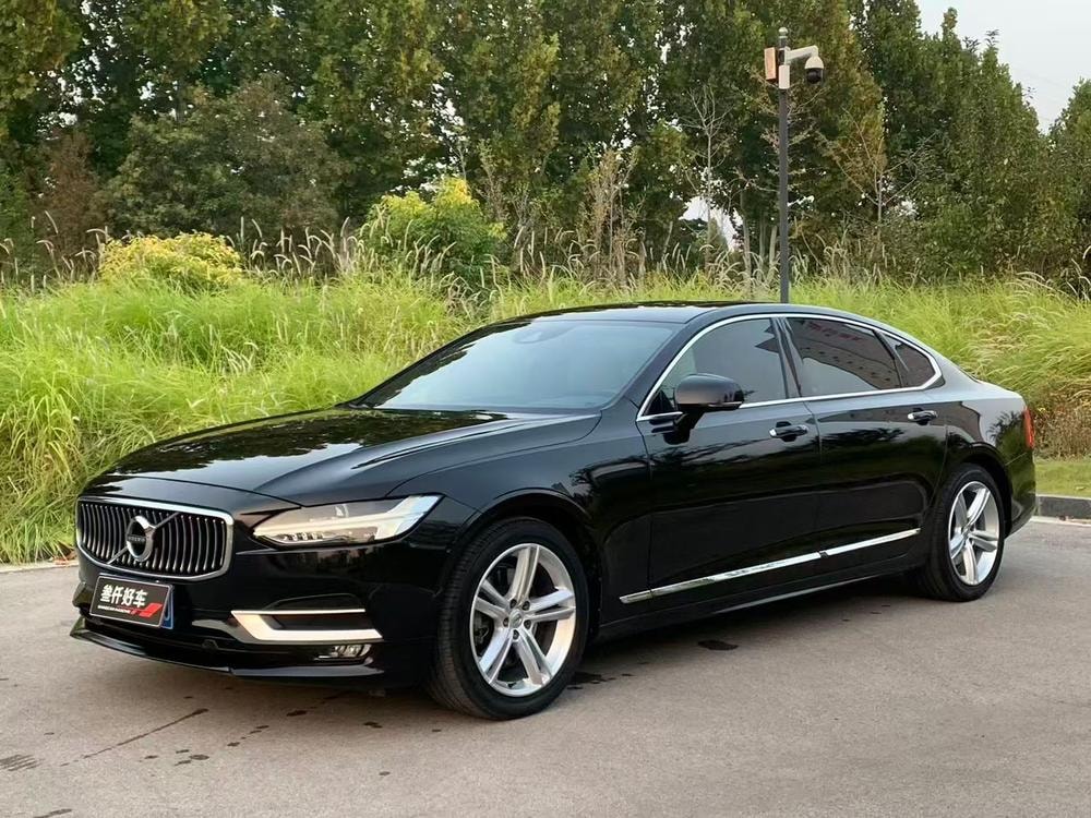 Volvo S90 2019 — фото автомобиля