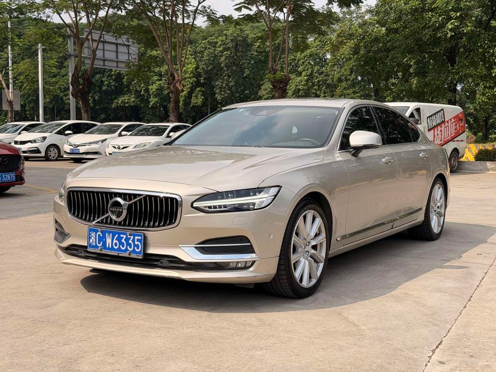 Volvo S90 2018 — фото автомобиля