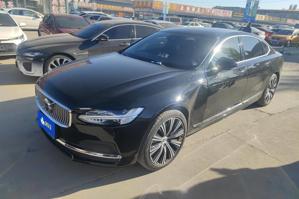 Volvo S90 2023 — фото автомобиля