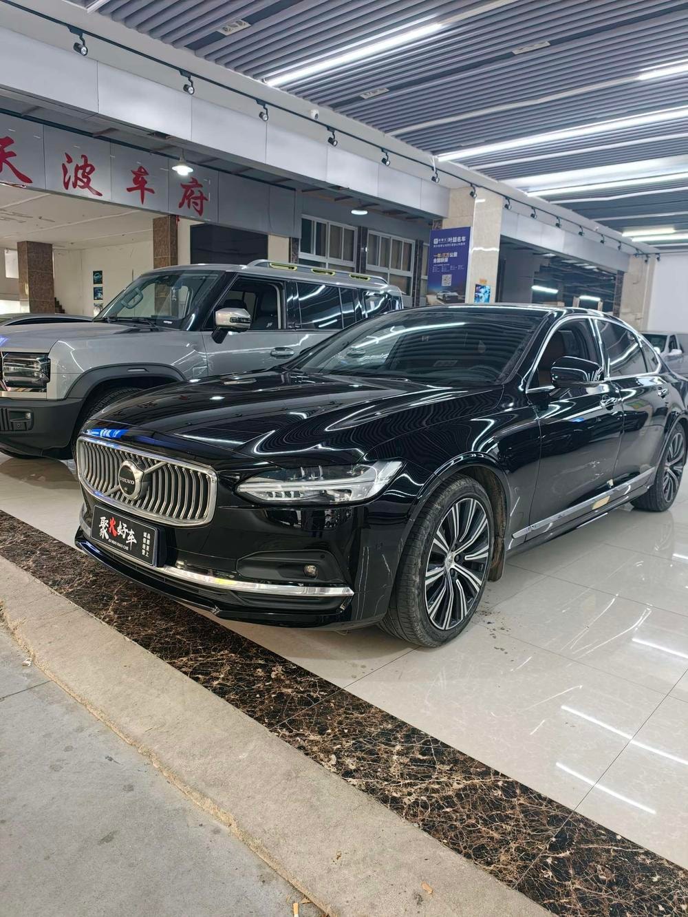 Volvo S90 2021 — фото автомобиля