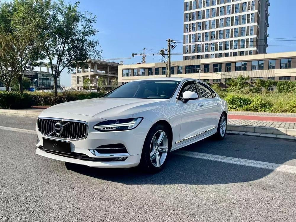 Volvo S90 2019 — фото автомобиля