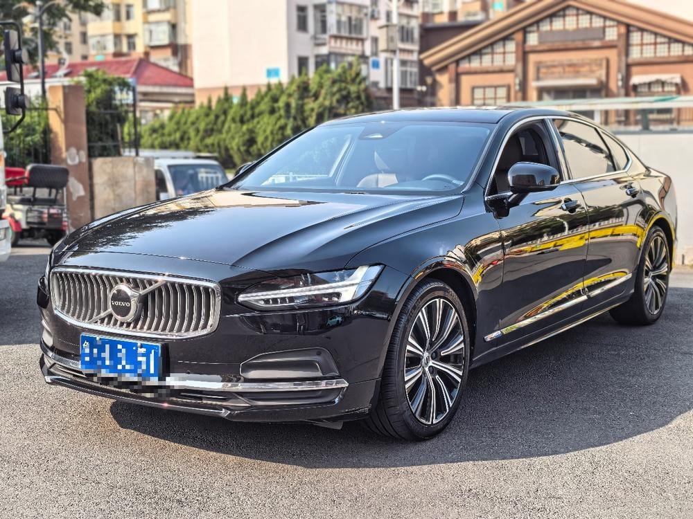 Volvo S90 2023 — фото автомобиля