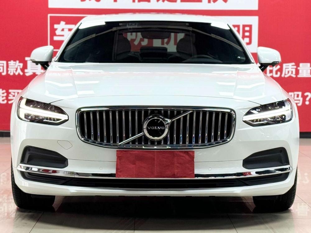 Volvo S90 2023 — фото автомобиля
