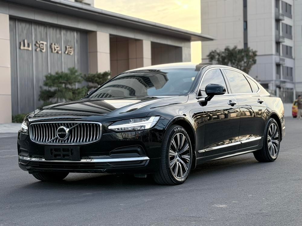 Volvo S90 2022 — фото автомобиля