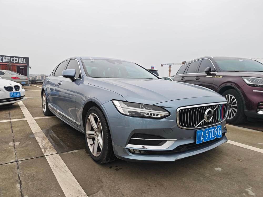 Volvo S90 2019 — фото автомобиля