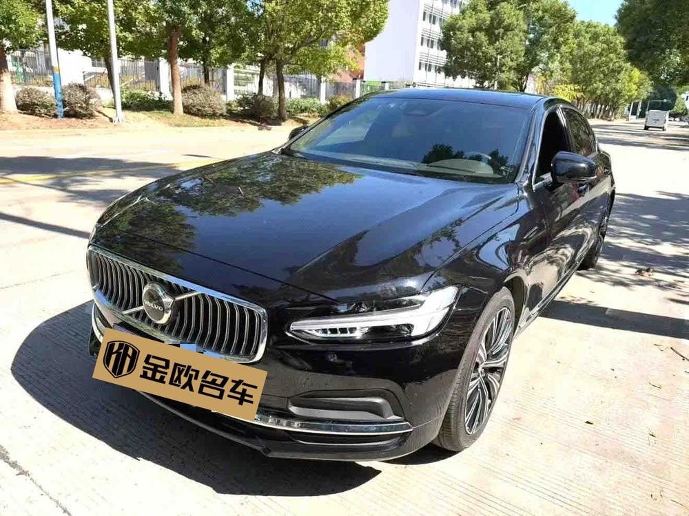Volvo S90 2025 — фото автомобиля