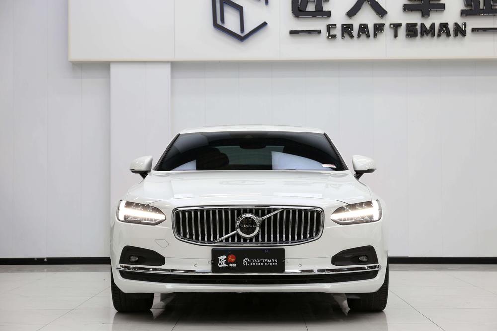 Volvo S90 2021 — фото автомобиля