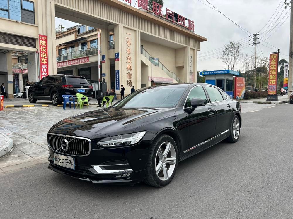 Volvo S90 2019 — фото автомобиля