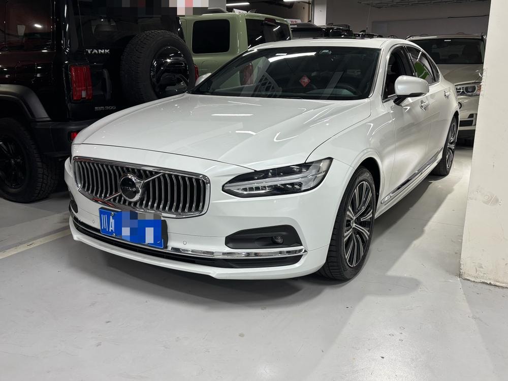 Volvo S90 2021 — фото автомобиля