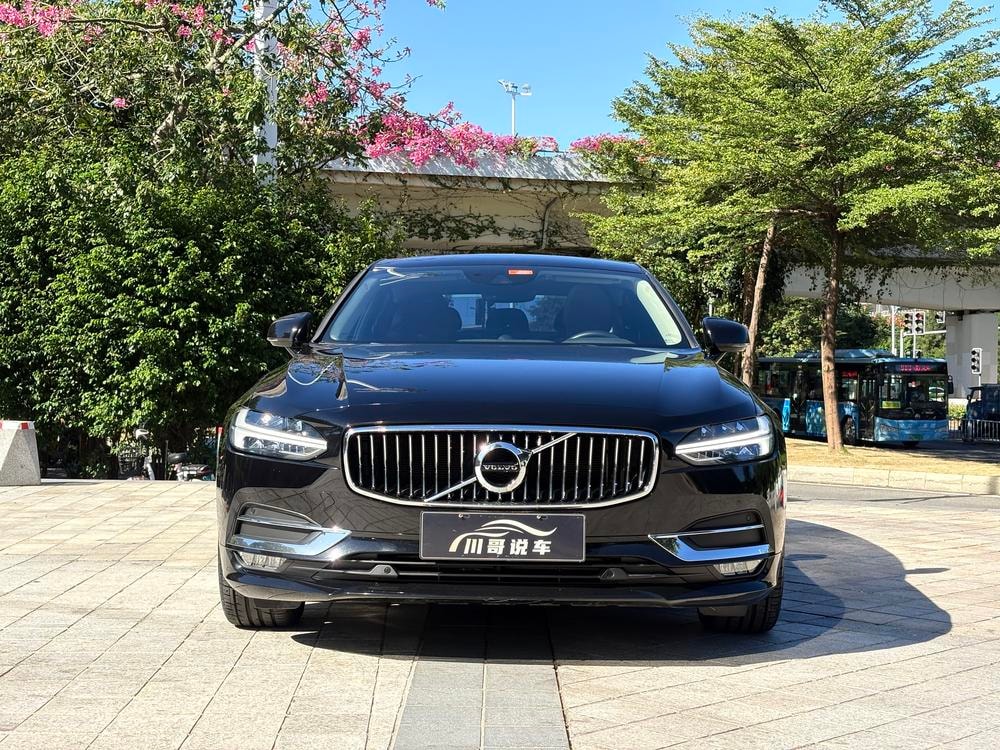 Volvo S90 2020 — фото автомобиля