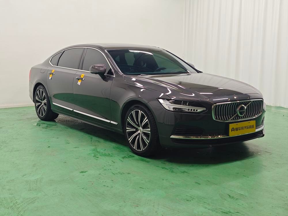 Volvo S90 PHEV 2023 — фото автомобиля 1