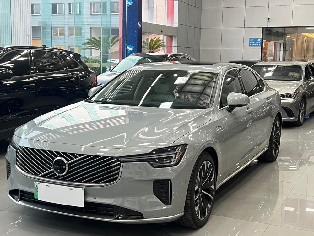 Volvo S90 PHEV 2026 — фото автомобиля