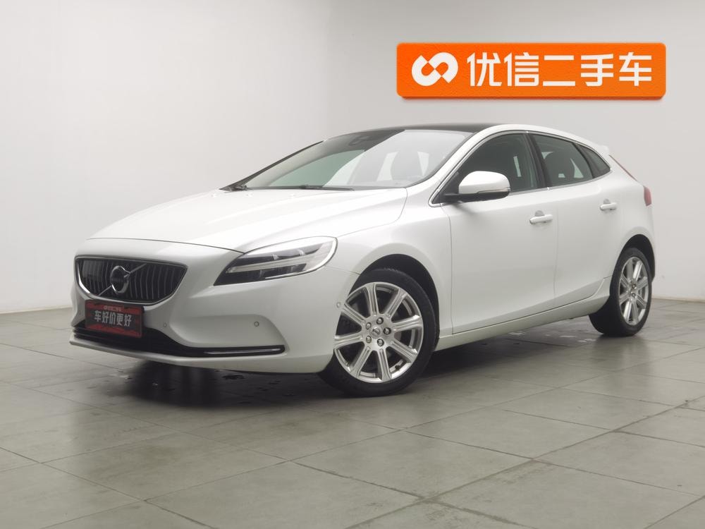 Volvo V40 2017 — фото автомобиля