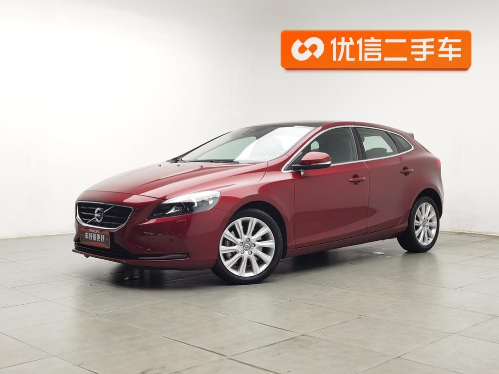 Volvo V40 2016 — фото автомобиля