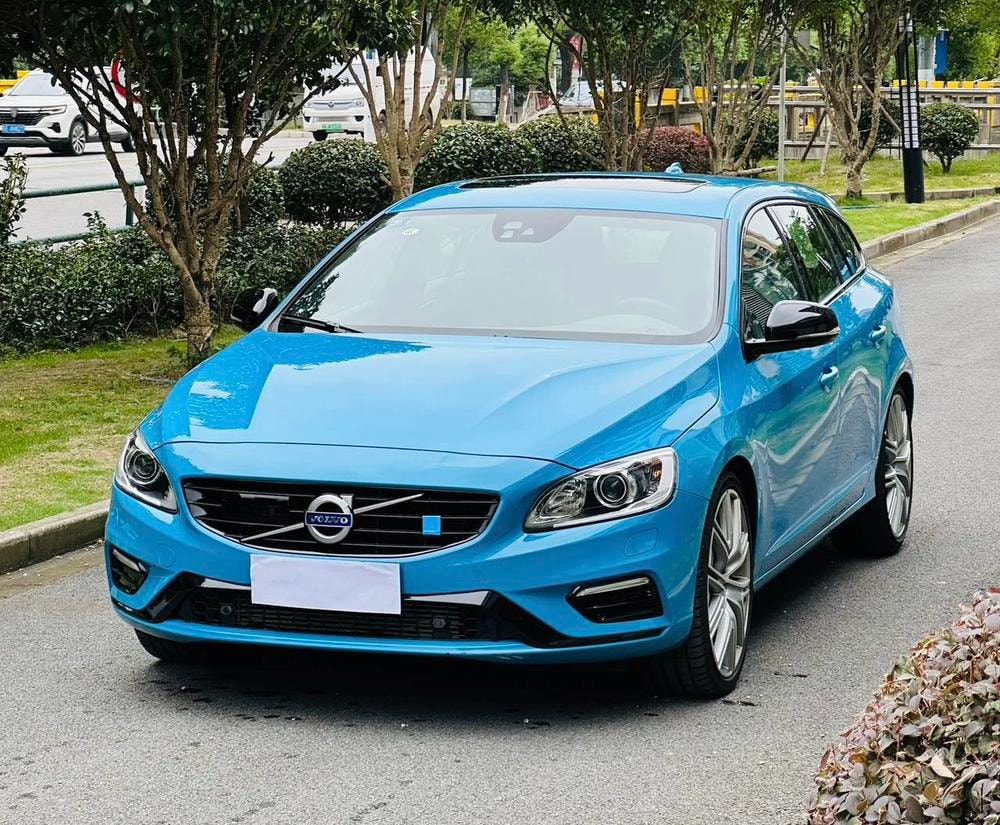 Volvo V60 2017 — фото автомобиля