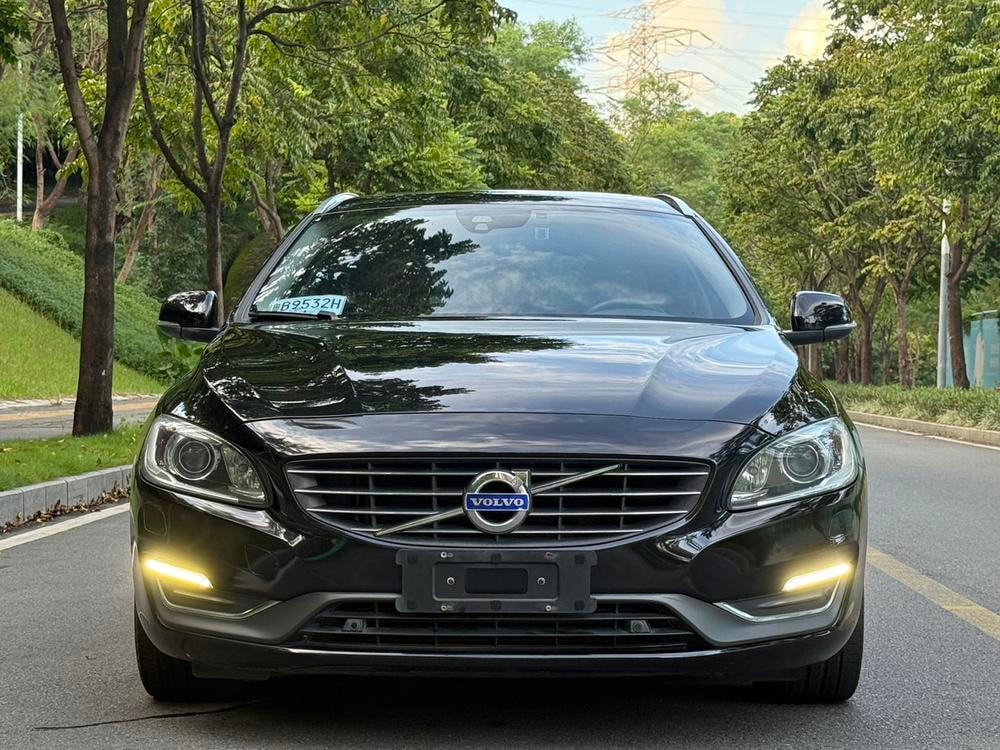 Volvo V60 2014 — фото автомобиля 1