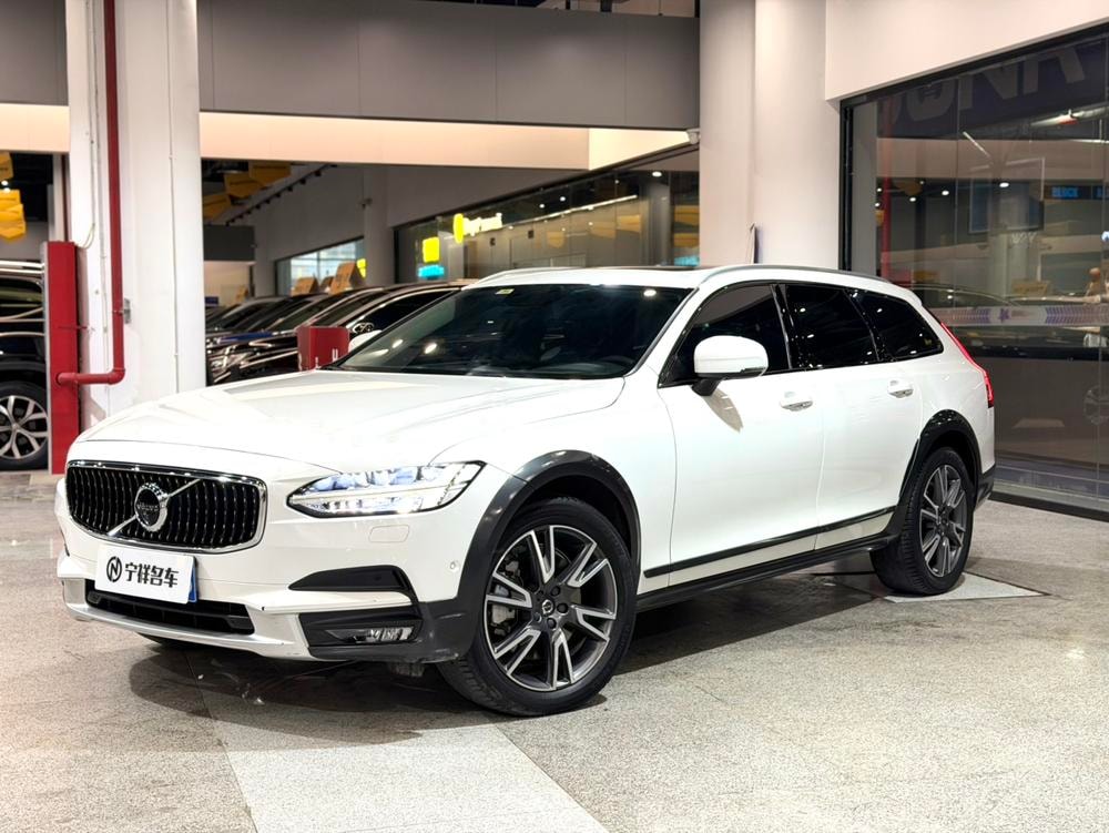 Volvo V90 2017 — фото автомобиля