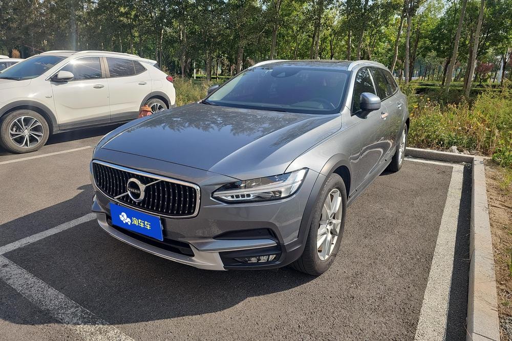 Volvo V90 2019 — фото автомобиля