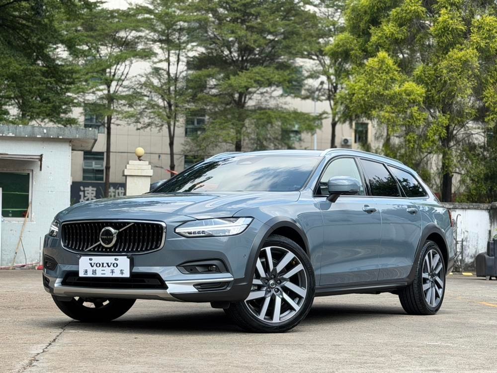 Volvo V90 2022 — фото автомобиля