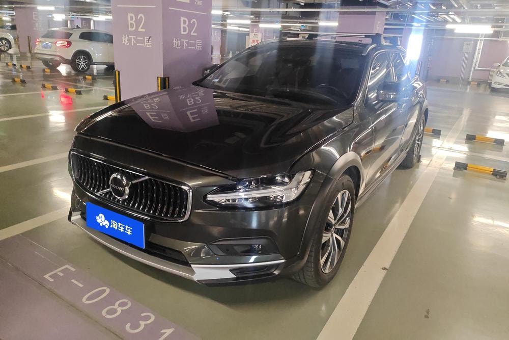 Volvo V90 2021 — фото автомобиля 1