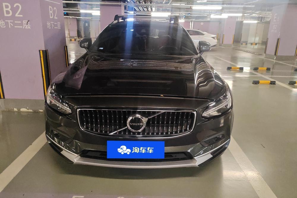 Volvo V90 2021 — фото автомобиля