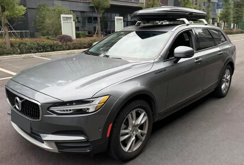 Volvo V90 2017 — фото автомобиля 1