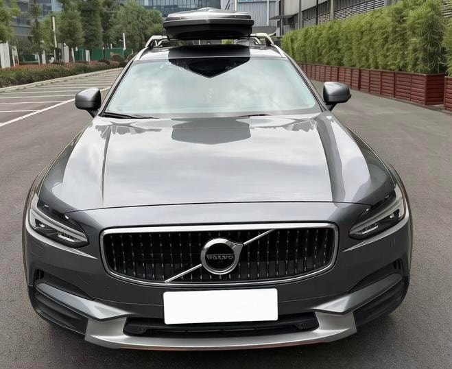 Volvo V90 2017 — фото автомобиля