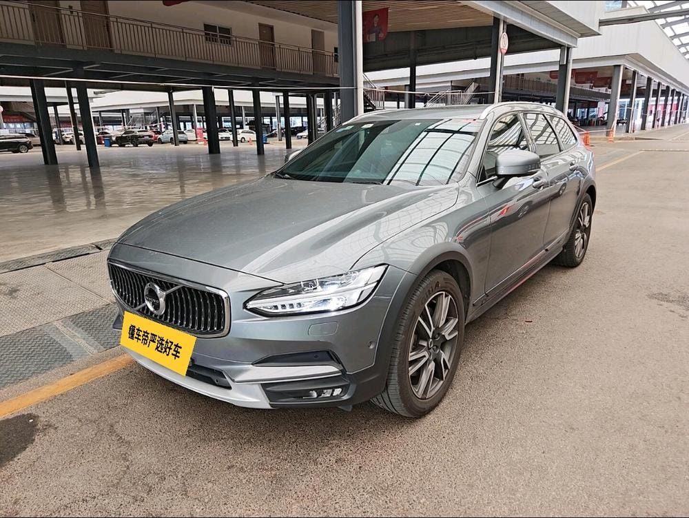 Volvo V90 2017 — фото автомобиля 1