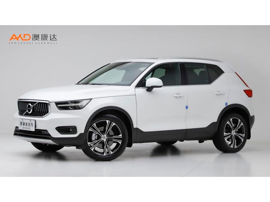 Volvo XC40 2020 — фото автомобиля