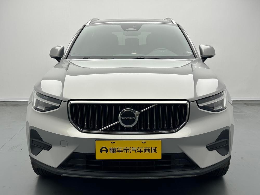 Volvo XC40 2024 — фото автомобиля