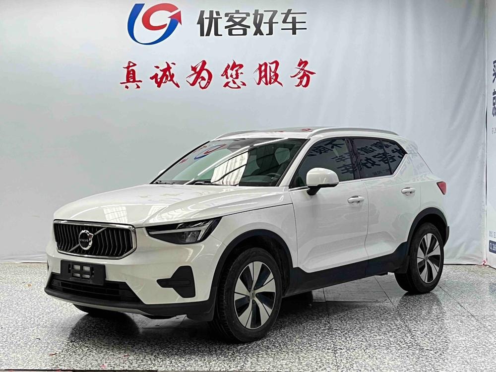 Volvo XC40 2024 — фото автомобиля 1