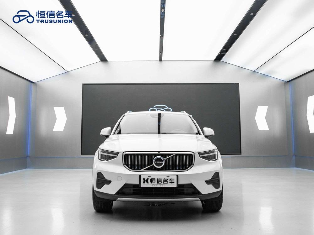 Volvo XC40 2024 — фото автомобиля 1