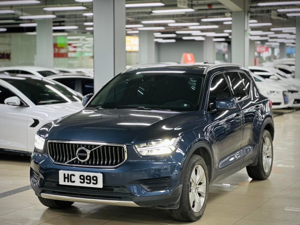 Volvo XC40 2021 — фото автомобиля 1