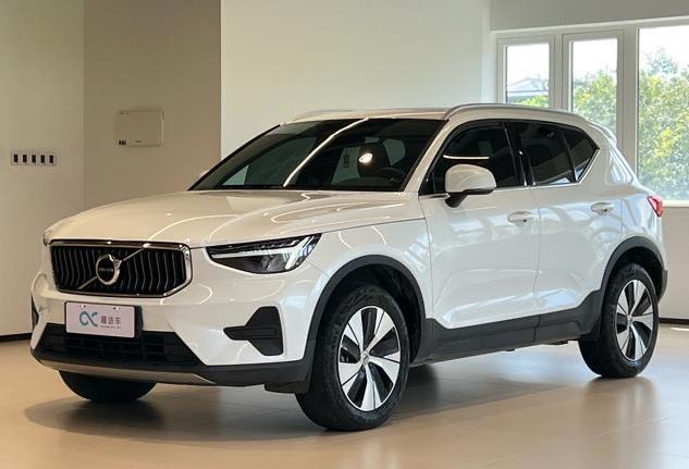 Volvo XC40 2024 — фото автомобиля 1